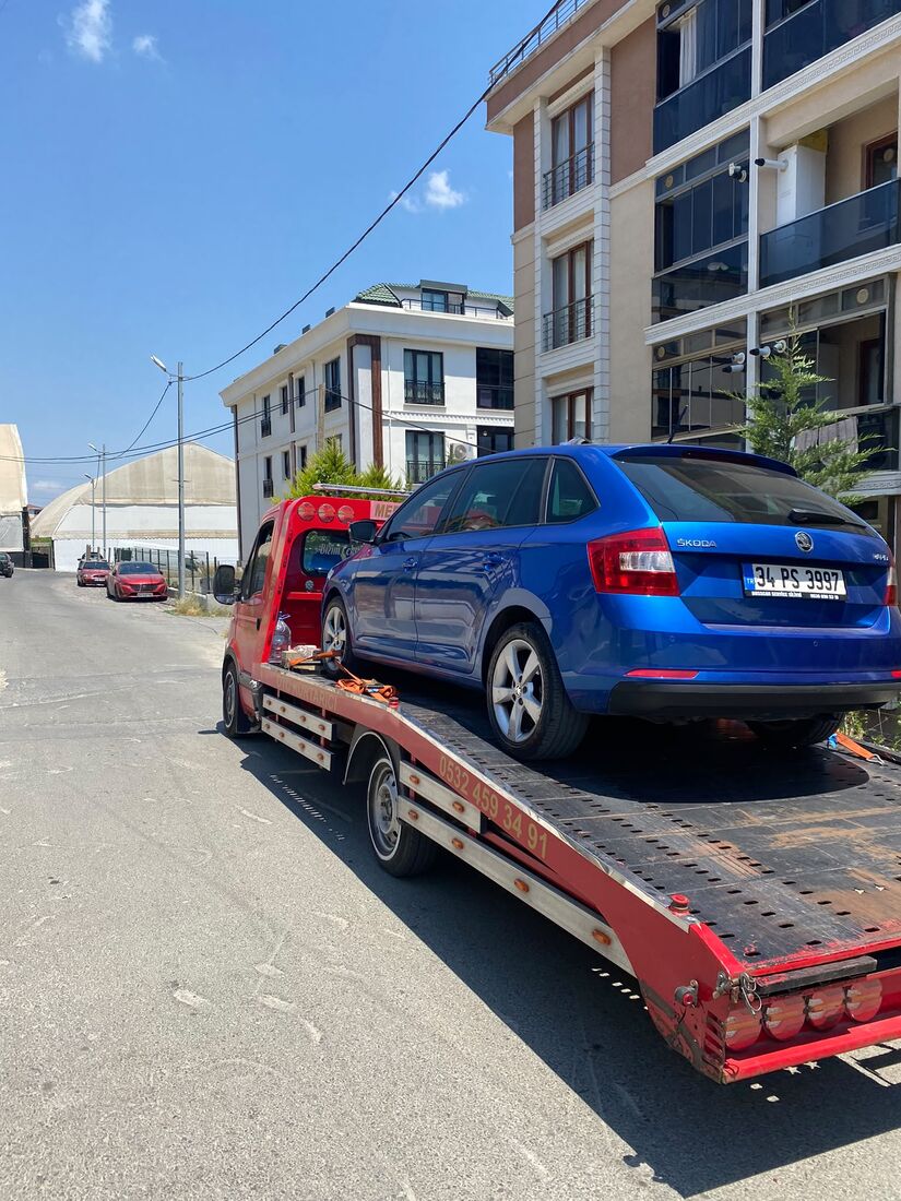 Çekici ile taşınan Skoda binek araç, Silivri